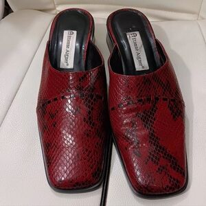 Vintage Etienne Aigner Women's Sz 8.5 Red Snake Skin Textured Leather Upper Y2K